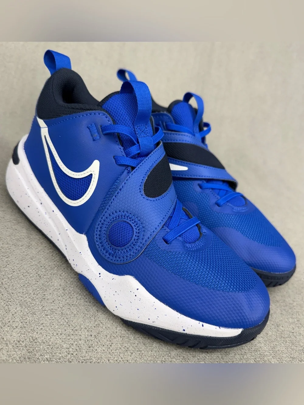 Youth Nike Team Hustle D 11 Big Kids 6.5Y GS Basketball Shoes Hyper Royal Strap